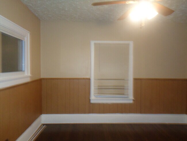 Dinning Room #3 - 886 Storer Ave