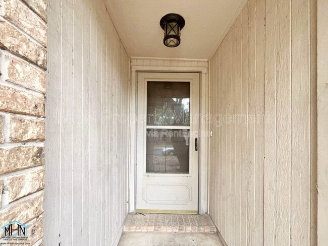 Building Photo - 1627 Firwick Dr