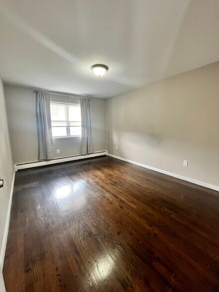 184 Fairview Ave 3 - 186 Fairview Ave