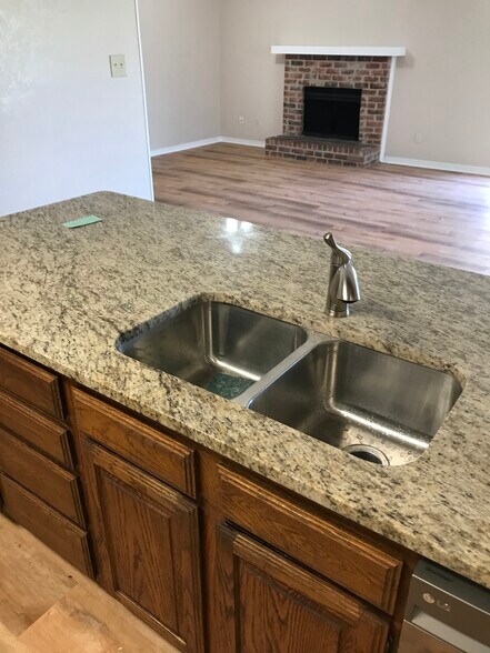 Building Photo - 4335 San Marcus Dr
