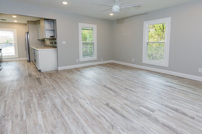 Building Photo - 805 E Olive St