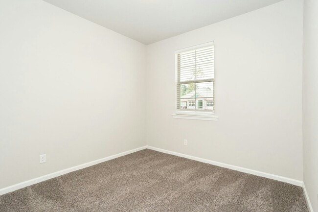 Building Photo - 48440 Fox Hollow Blvd