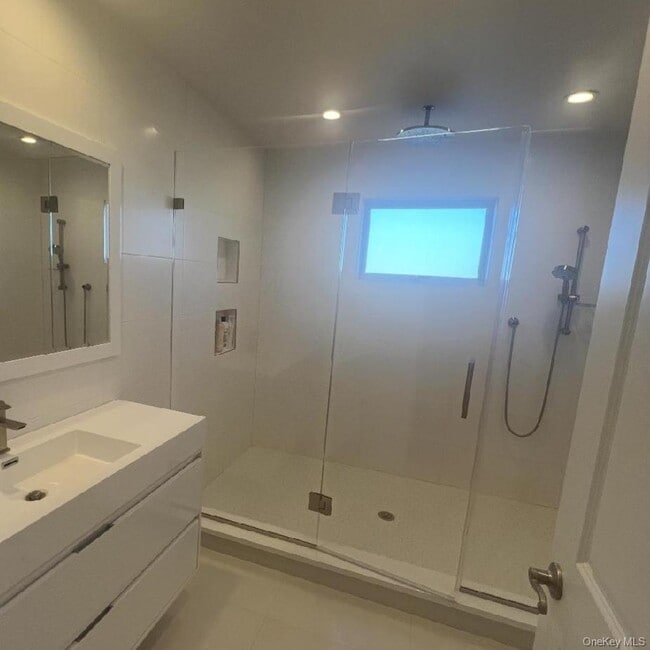 Building Photo - 69 S Bay Ave