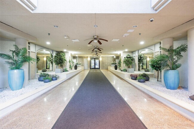 Building Photo - 360 Shore Rd