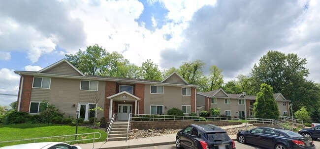 Building Photo - 808 Treewood Dr