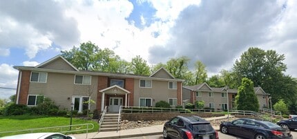 Building Photo - 808 Treewood Dr