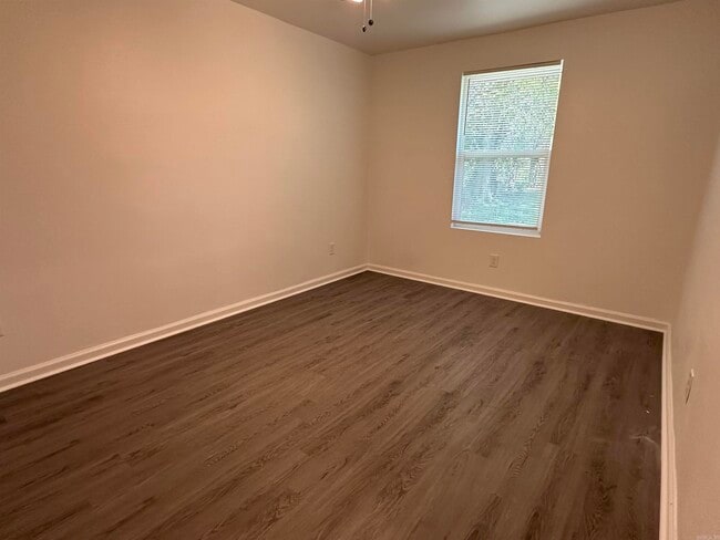 Building Photo - 8a Hiland Pl