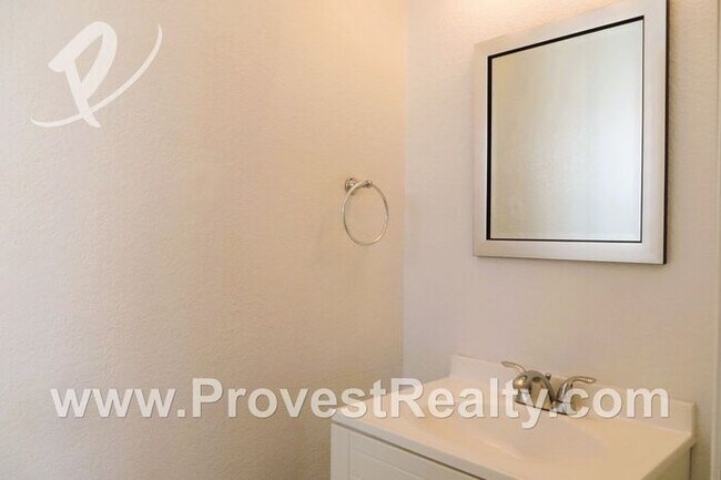 Building Photo - 3 Bed, 2 Bath Silver Lakes Home!!!