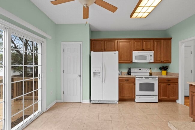 Building Photo - Home in Waterfront Community