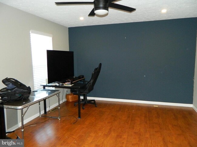 Building Photo - 82 Pebble Ln