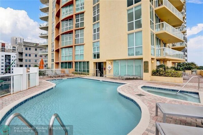 Building Photo - 111 SE 8th Ave