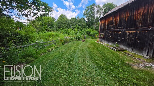 Building Photo - 928 Mt Philo Rd