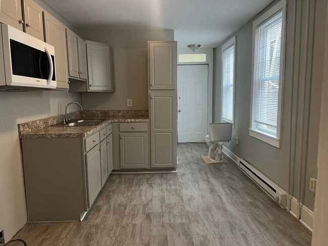 Building Photo - Recently Remodeled 4 Bedroom, 1.5 Bathroom House In Lancaster City