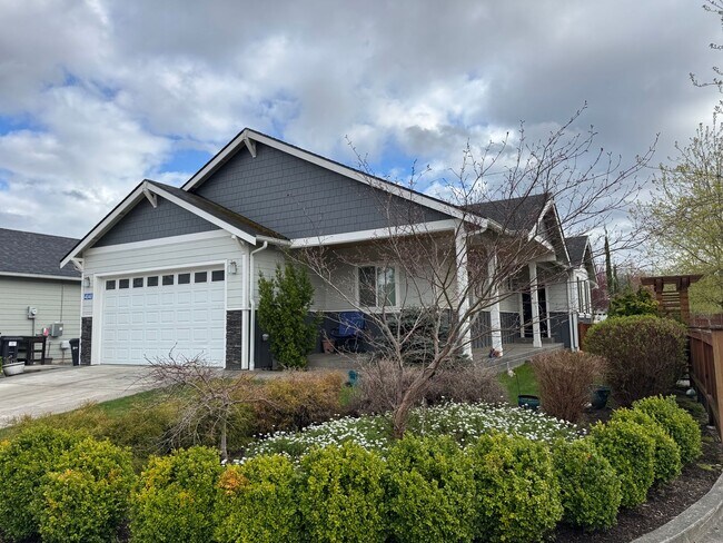 Building Photo - Gorgeous Mount Vernon Home - 3bdr 1.5bath