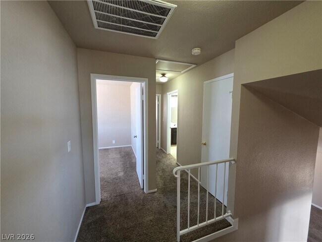 Building Photo - 1745 Mt Hood St