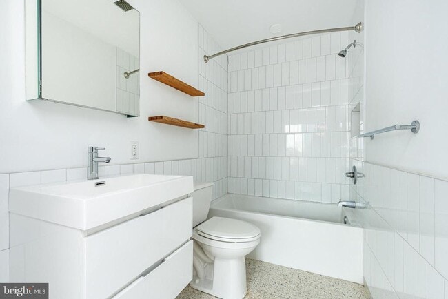 Building Photo - 965 Frankford Ave