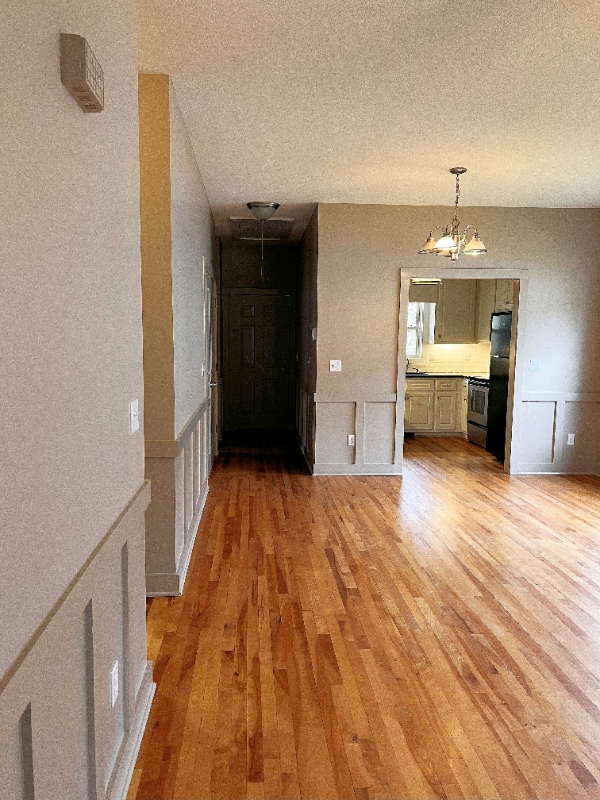 Building Photo - 205 Wellington St