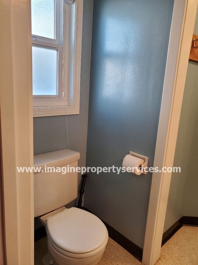 Building Photo - Charming Home For Rent