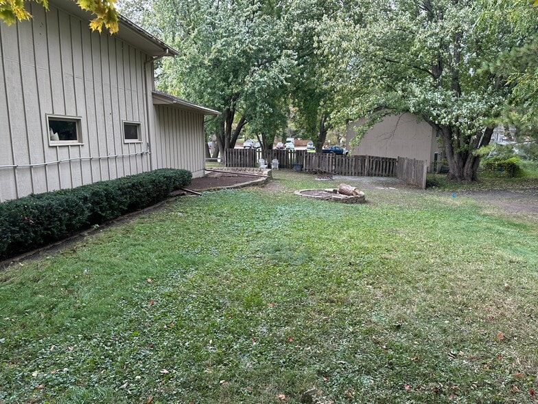 Building Photo - 12605 Main St