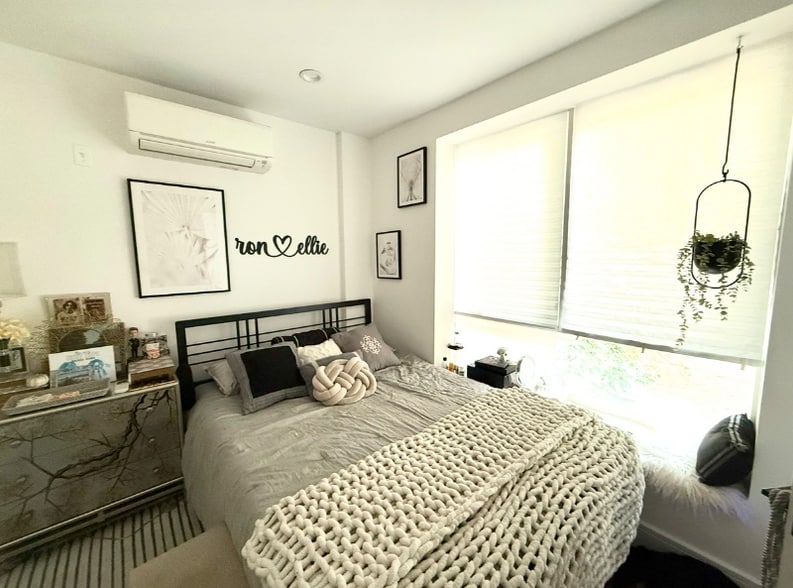 Building Photo - 479 Monroe St