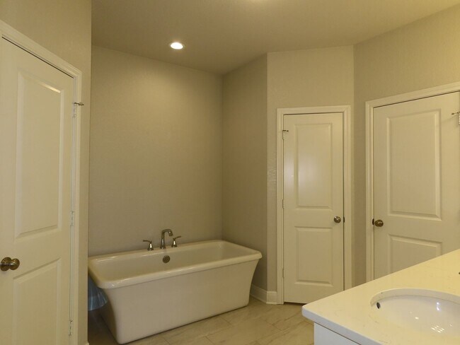 Building Photo - Gorgeous 3 Bedroom, 2 Bath Home in South Tyler! Tyler ISD: Jack Elementary