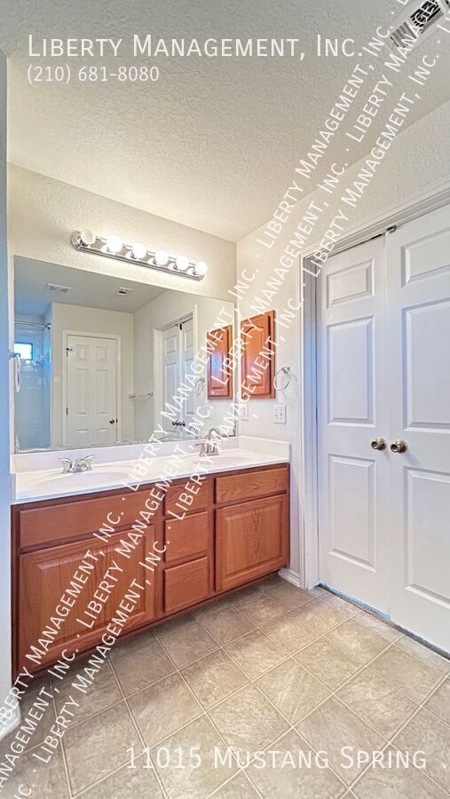 Building Photo - 11015 Mustang Spring