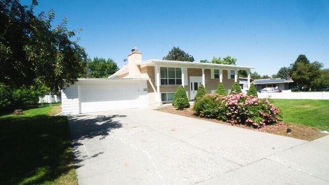 Building Photo - 5558 S Somerset Way