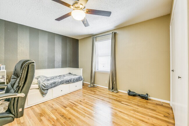 Building Photo - 5028 Lahoma St