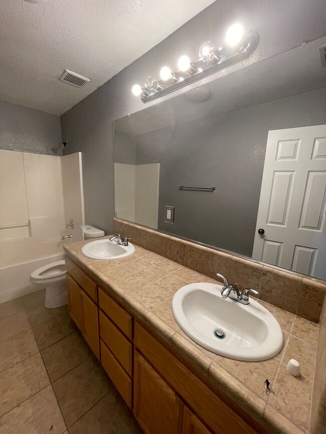 Building Photo - 50% OFF FIRST MONTH'S RENT!! MOVE-IN READY – THIS ONE WILL GO FAST!