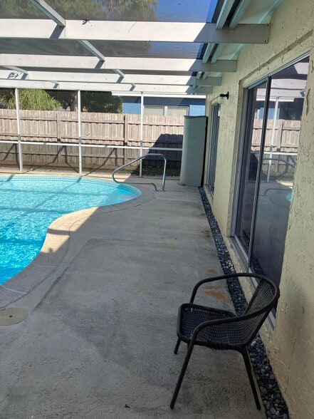 Pool areas - 9837 Marlinton Ln