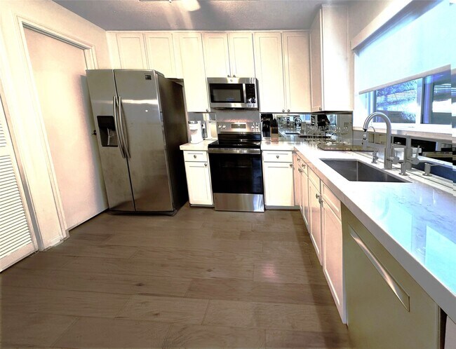 Building Photo - 11711 Memorial Dr