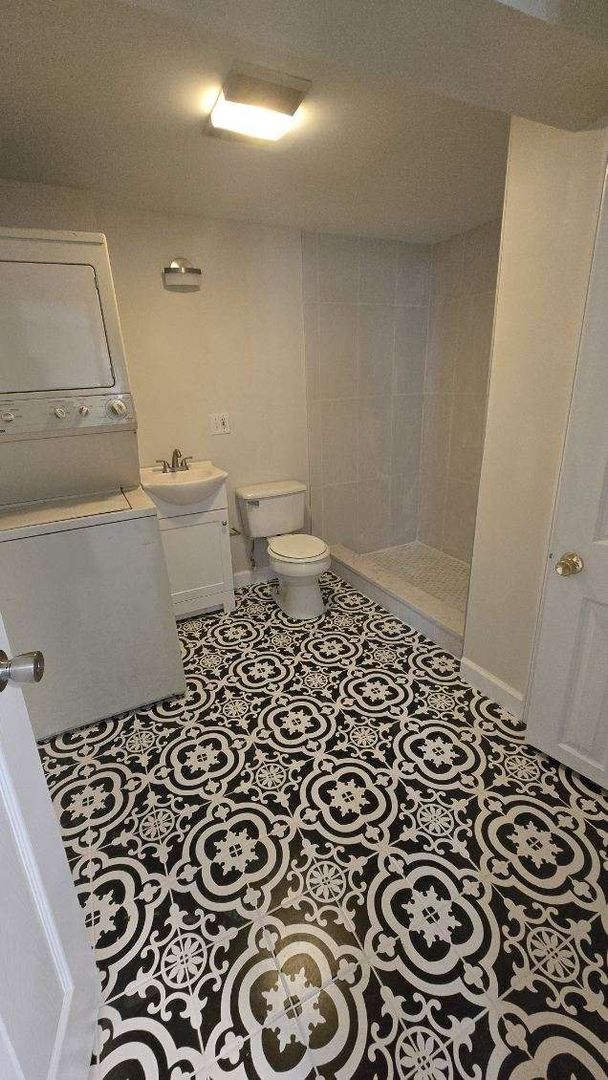 Building Photo - 1/1 apartment for rent in small complex