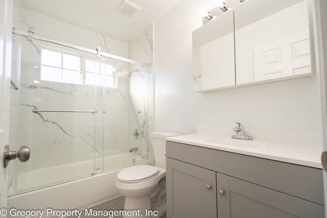 Building Photo - 2211 Pacific Ave