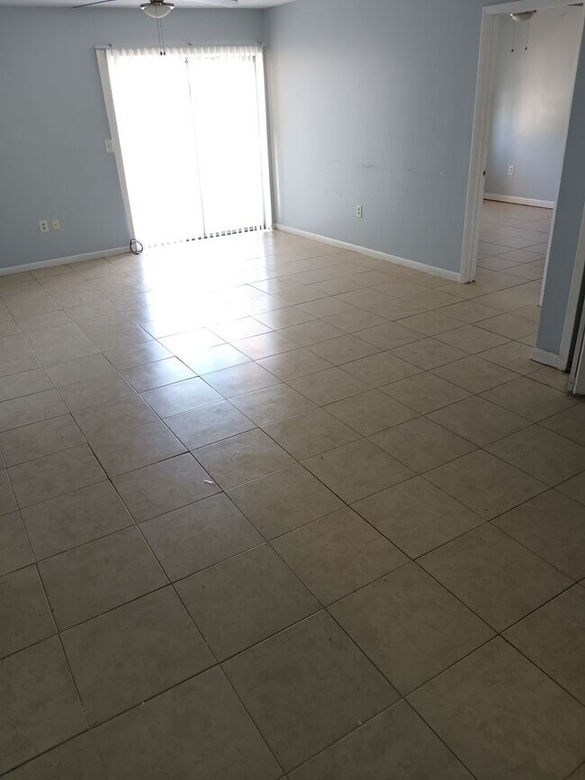 Building Photo - 5214 Via Hacienda Cir