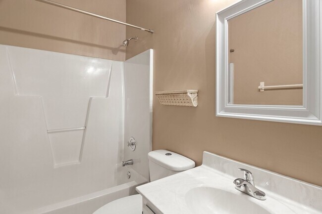 Building Photo - 328 Glencoe Dr