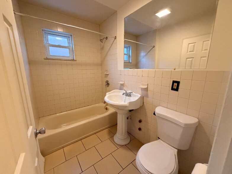 Building Photo - 1163 Havemeyer Ave