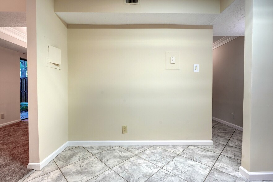 Building Photo - 876 Quince Orchard Blvd