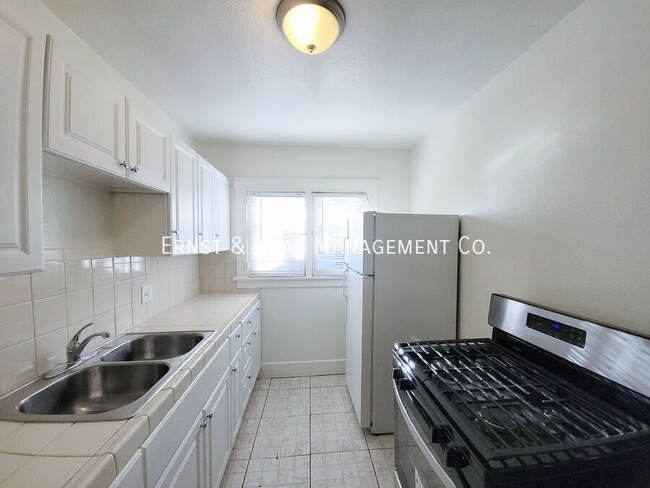 Building Photo - Charming 1 Bedroom Bungalow Apartment in C...