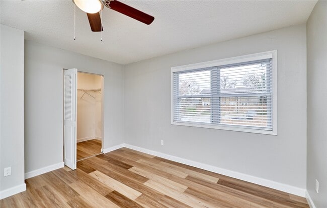 Building Photo - 2402 Savoy Dr