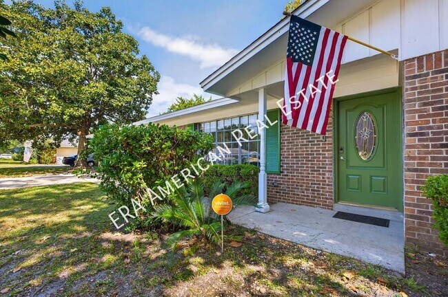 Building Photo - 614 Merioneth Dr NE