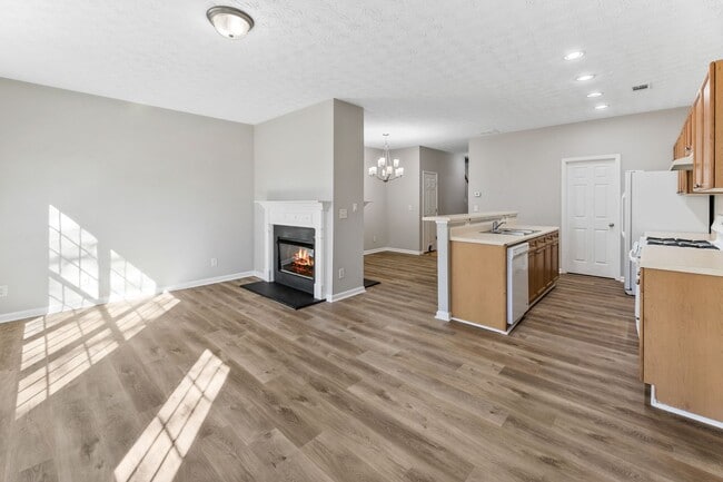 Building Photo - 2/2.5 Townhome in Great Flowery Branch loc...