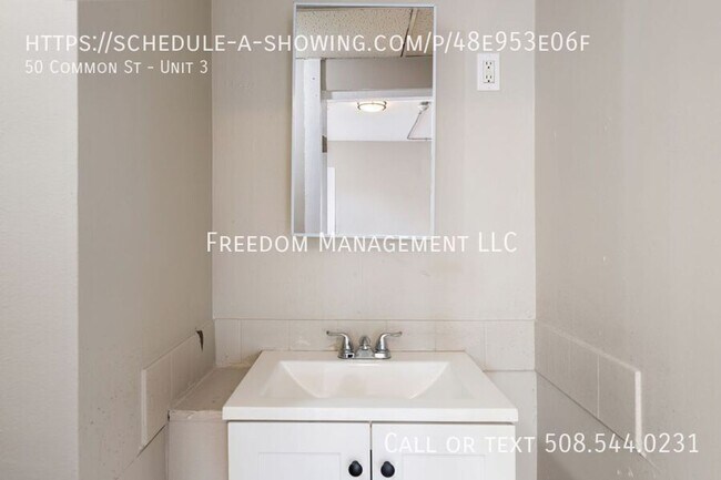 Building Photo - 50 1/2 Common St