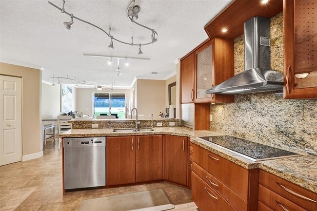 Building Photo - 4059 Crystal Lake Dr