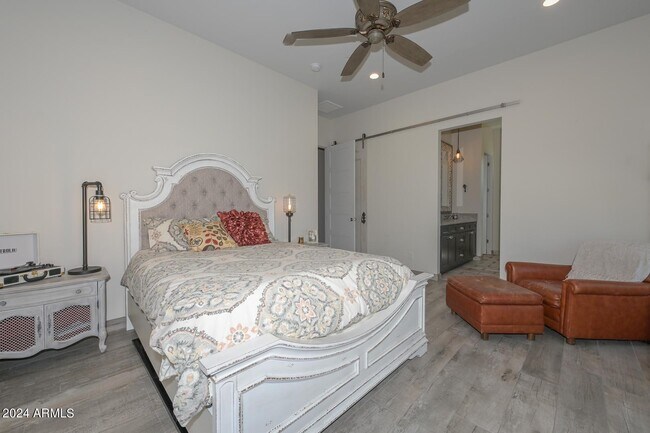 Building Photo - 5861 E Cloud Rd