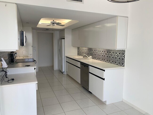 Building Photo - 3210 S Ocean Blvd