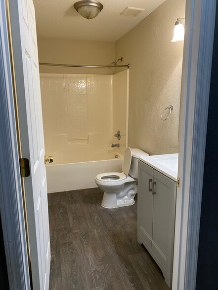 Building Photo - 1308 McCaskill Ave