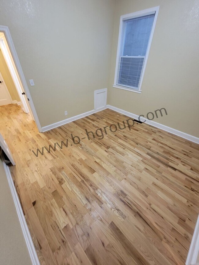 Building Photo - 5714 7th Ave