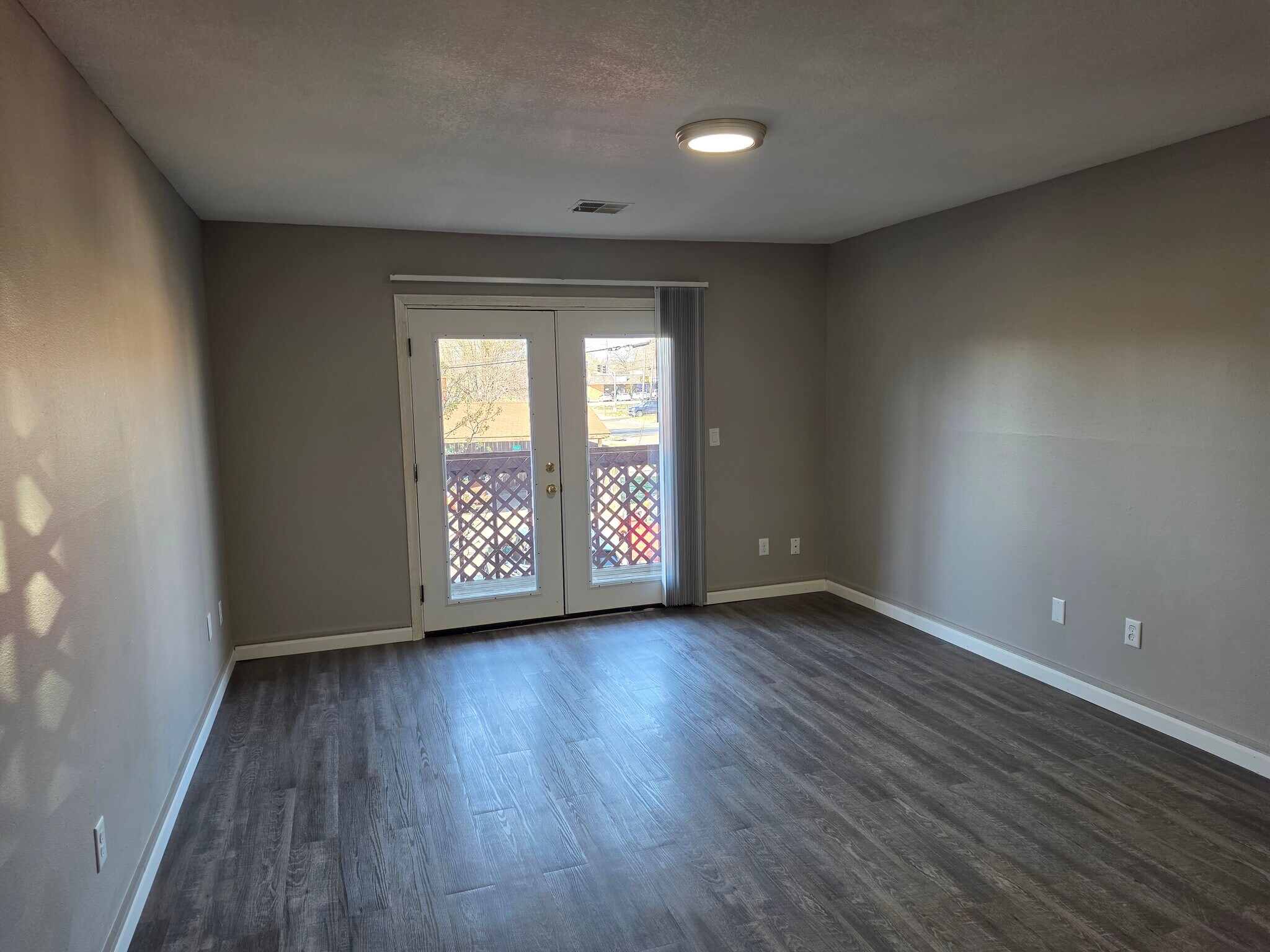 Building Photo - 1325 N Meridian Ave