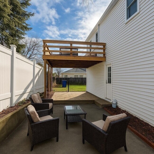 Building Photo - 6 Lexington St