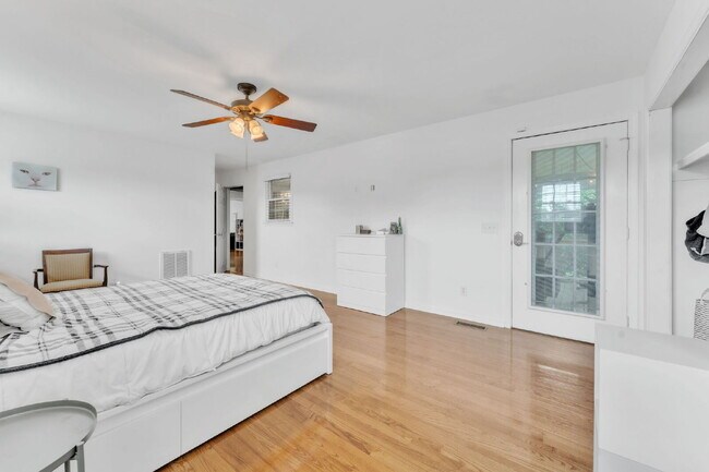 Building Photo - Quaint 3-Bedroom Retreat with Fireplace & ...